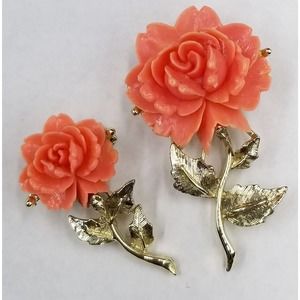 Vintage Pair of 3D Coral Pink Roses Molded Resin Goldtone Pins Brooches